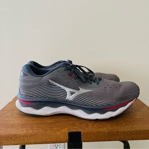 MIZUNO
WAVE SKY 5 FITNESS WORKOUT ATHLETIC AND TRAINING SHOES